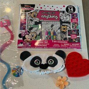 Disney Minnie Mouse Coloring Set with Panda Mask and Heart Toy